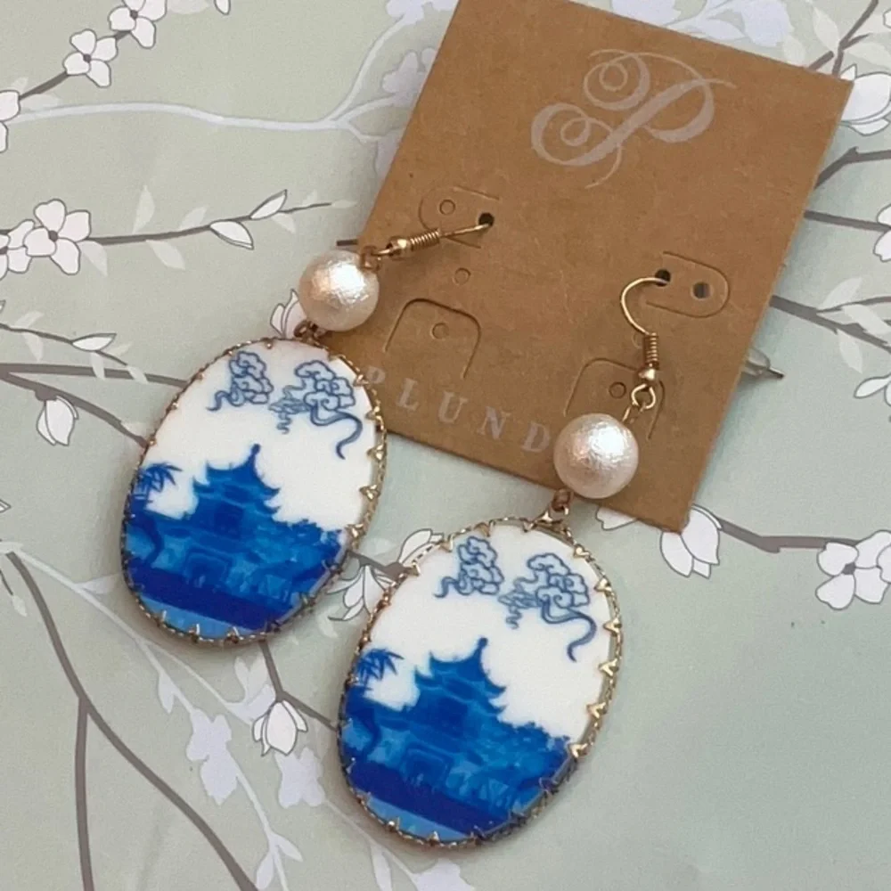 ❄️ Plunder | Blue and White Oval Earrings with Gold Trim